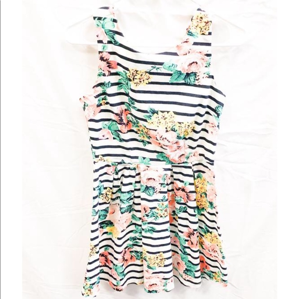 Sleeveless floral dress size medium